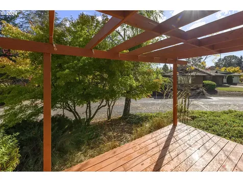1017 NW Oakwood Circle Mcminnville OR 97128