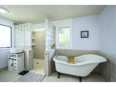 1017 NW Oakwood Circle Mcminnville OR 97128