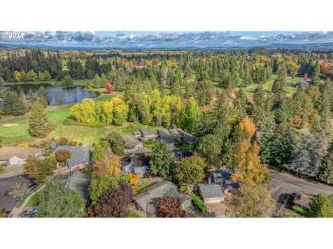 1017 NW Oakwood Circle Mcminnville OR 97128