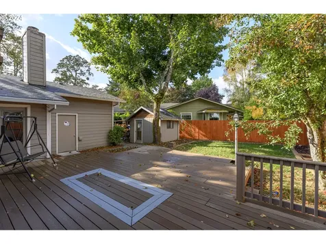 1017 NW Oakwood Circle Mcminnville OR 97128