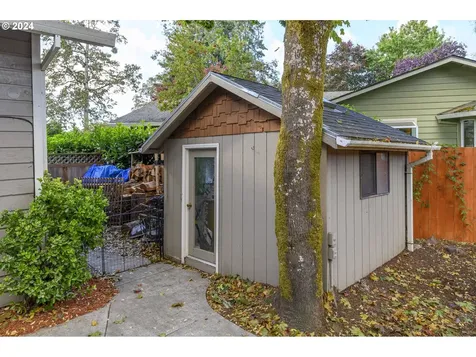 1017 NW Oakwood Circle Mcminnville OR 97128