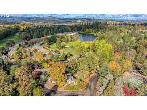 1017 NW Oakwood Circle Mcminnville OR 97128