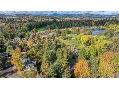 1017 NW Oakwood Circle Mcminnville OR 97128