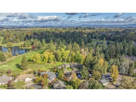 1017 NW Oakwood Circle Mcminnville OR 97128