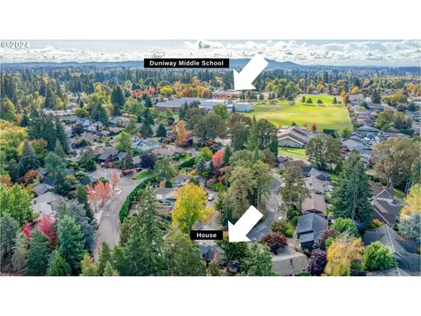 1017 NW Oakwood Circle Mcminnville OR 97128