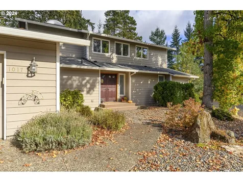 1017 NW Oakwood Circle Mcminnville OR 97128