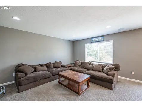 37570 Rock Hill Drive Lebanon OR 97355