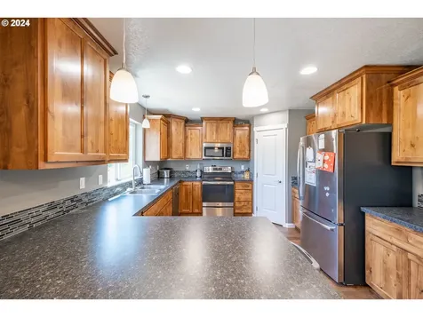 37570 Rock Hill Drive Lebanon OR 97355