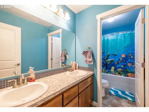 37570 Rock Hill Drive Lebanon OR 97355