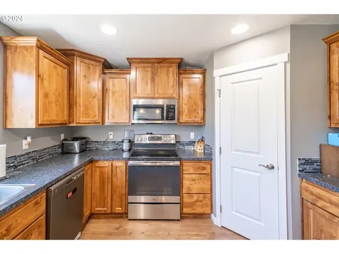 37570 Rock Hill Drive Lebanon OR 97355