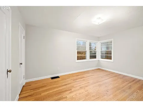 5838 NE Wygant Street Portland OR 97218