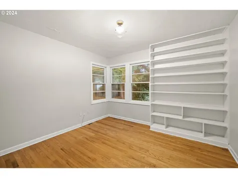 5838 NE Wygant Street Portland OR 97218