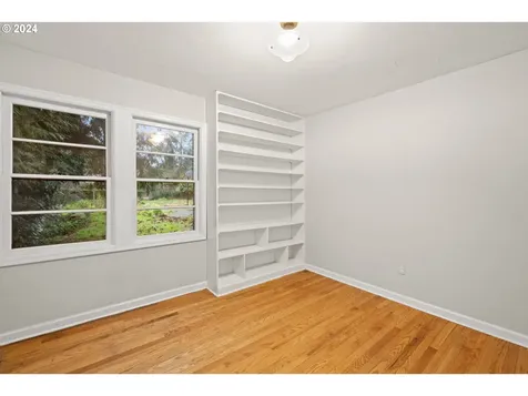 5838 NE Wygant Street Portland OR 97218
