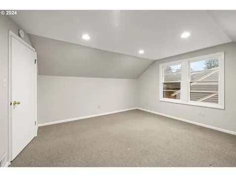 5838 NE Wygant Street Portland OR 97218