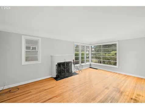 5838 NE Wygant Street Portland OR 97218
