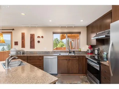 32372 Woodson Lane Cottage Grove OR 97424