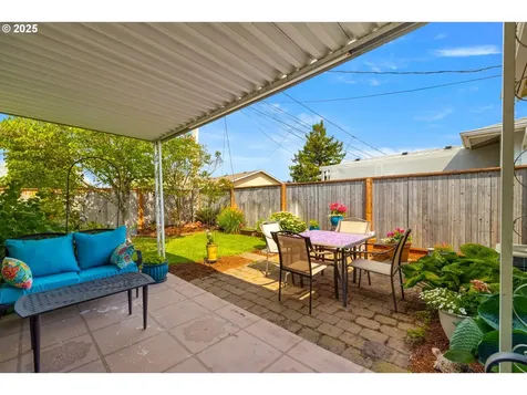 1499 Walton Way Woodburn OR 97071