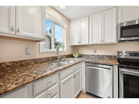 1499 Walton Way Woodburn OR 97071