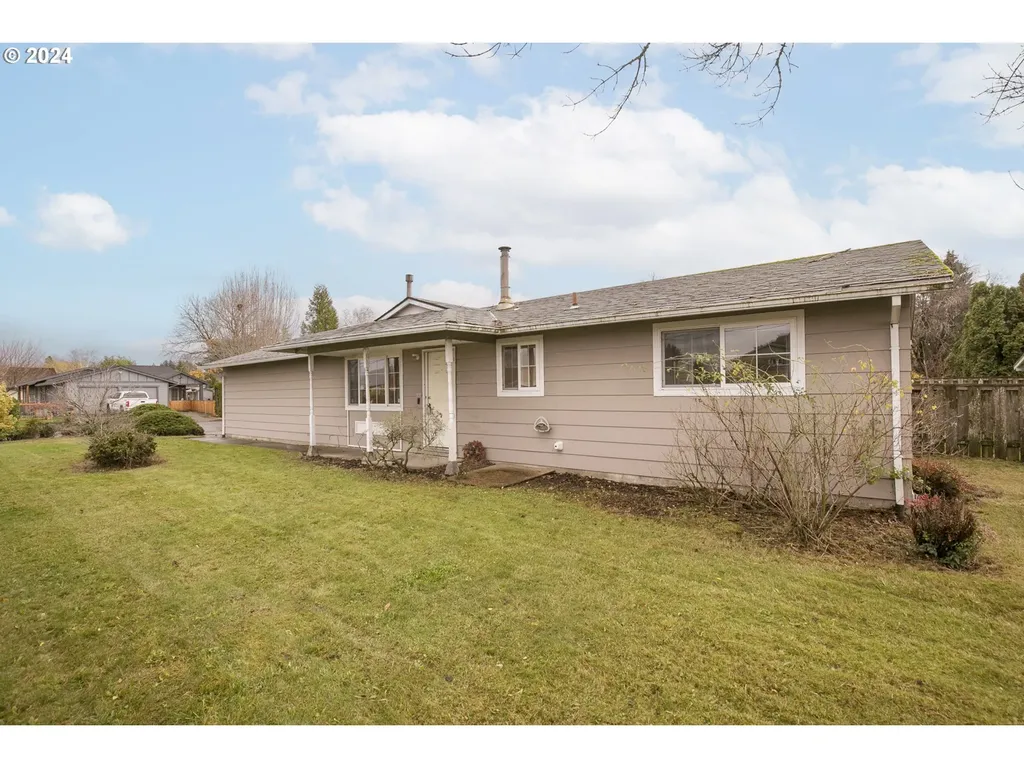 925 NE Country Club Avenue Gresham OR 97030
