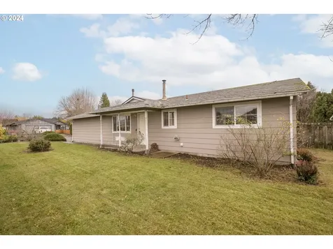 925 NE Country Club Avenue Gresham OR 97030