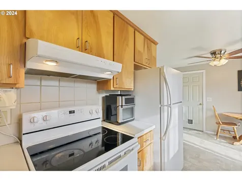 925 NE Country Club Avenue Gresham OR 97030