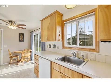 925 NE Country Club Avenue Gresham OR 97030