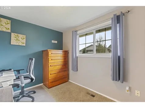 925 NE Country Club Avenue Gresham OR 97030