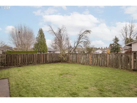 925 NE Country Club Avenue Gresham OR 97030