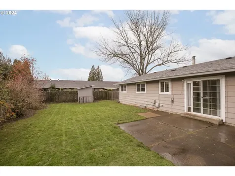 925 NE Country Club Avenue Gresham OR 97030