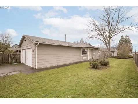 925 NE Country Club Avenue Gresham OR 97030