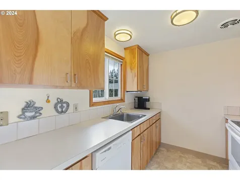 925 NE Country Club Avenue Gresham OR 97030