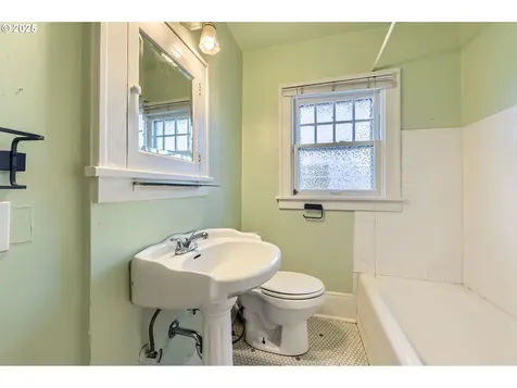 4214 NE 23rd Avenue Portland OR 97211