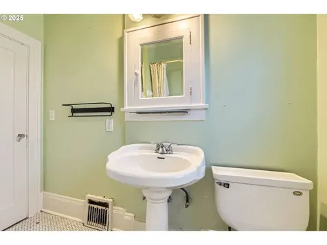 4214 NE 23rd Avenue Portland OR 97211