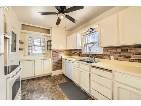 4214 NE 23rd Avenue Portland OR 97211