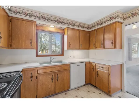 9104 SE Mill Street Portland OR 97216