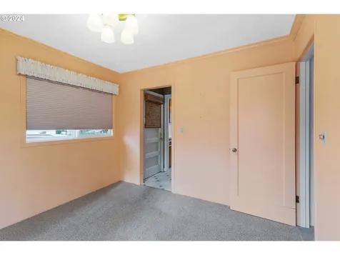 9104 SE Mill Street Portland OR 97216