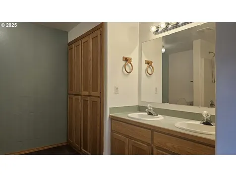 4072 Forsythia Street Springfield OR 97478