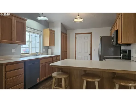 4072 Forsythia Street Springfield OR 97478