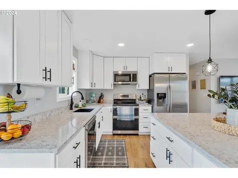 4207 Filbert Street Tillamook OR 97141