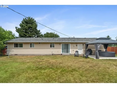 4207 Filbert Street Tillamook OR 97141