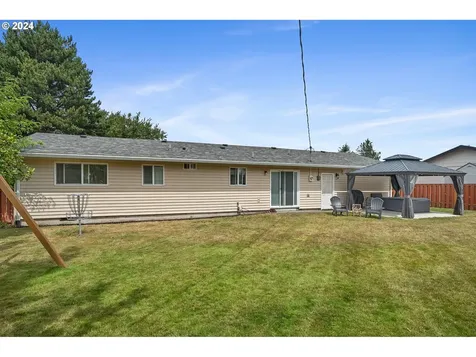 4207 Filbert Street Tillamook OR 97141