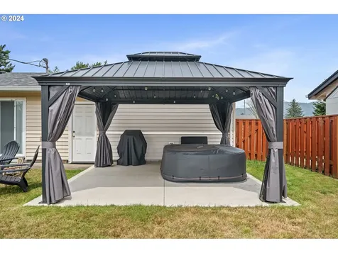 4207 Filbert Street Tillamook OR 97141