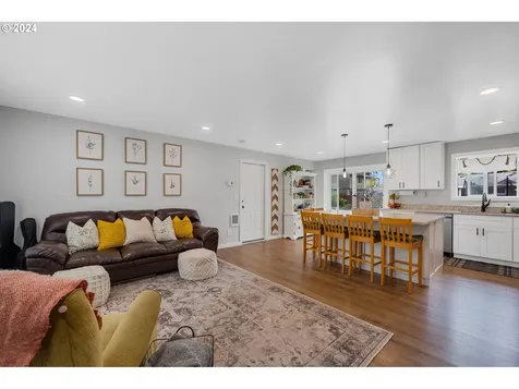 4207 Filbert Street Tillamook OR 97141