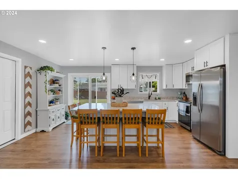 4207 Filbert Street Tillamook OR 97141