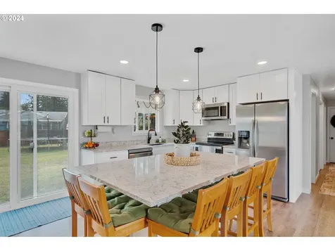 4207 Filbert Street Tillamook OR 97141
