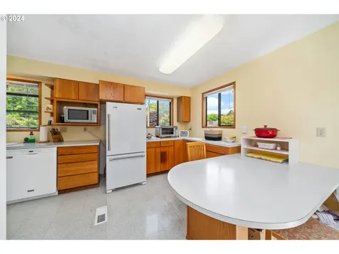 1594 6th Street Astoria OR 97103