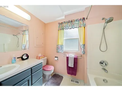 1594 6th Street Astoria OR 97103