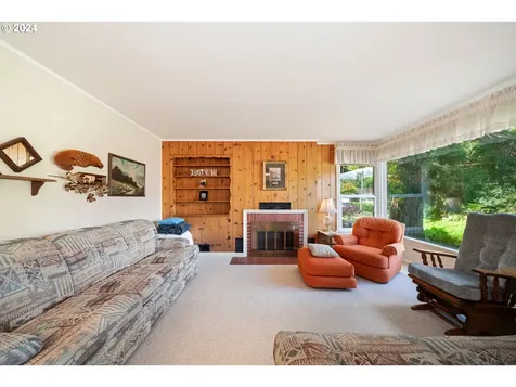 1594 6th Street Astoria OR 97103