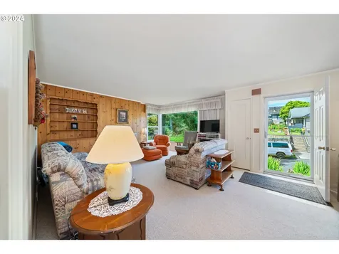 1594 6th Street Astoria OR 97103