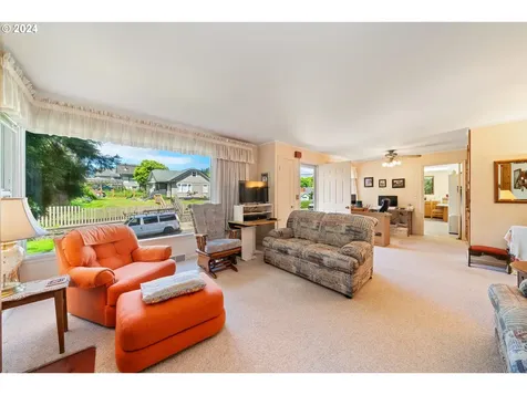 1594 6th Street Astoria OR 97103